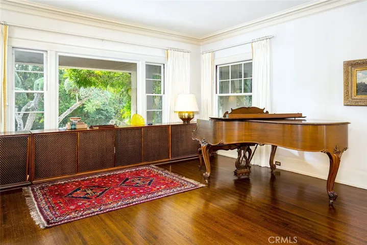 685 Oak Knoll Circle, Pasadena, California 91106