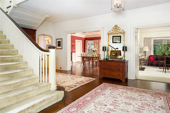 685 Oak Knoll Circle, Pasadena, California 91106