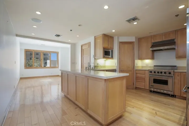 10520 Wilshire Boulevard 707, Los Angeles, California 90024