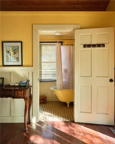 Entry to full bath