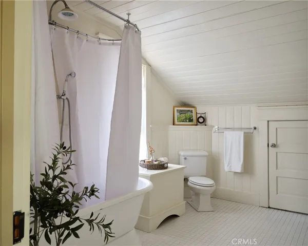 Upper full bath