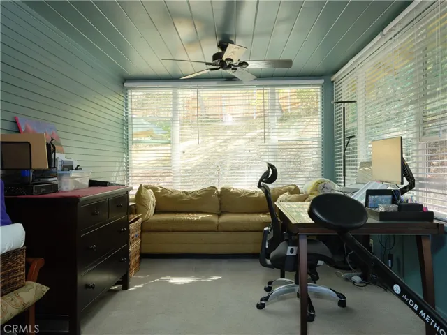 Bedroom/office area