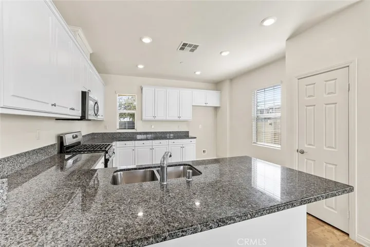 3000 E Sussex Privado, Ontario, California 91762