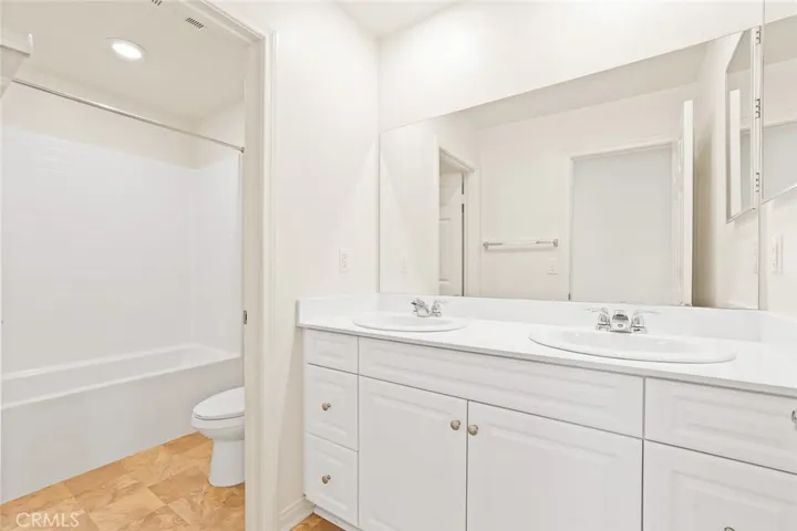3000 E Sussex Privado, Ontario, California 91762