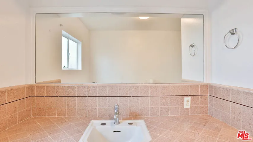 4843 Slauson Avenue, Maywood, California 90270