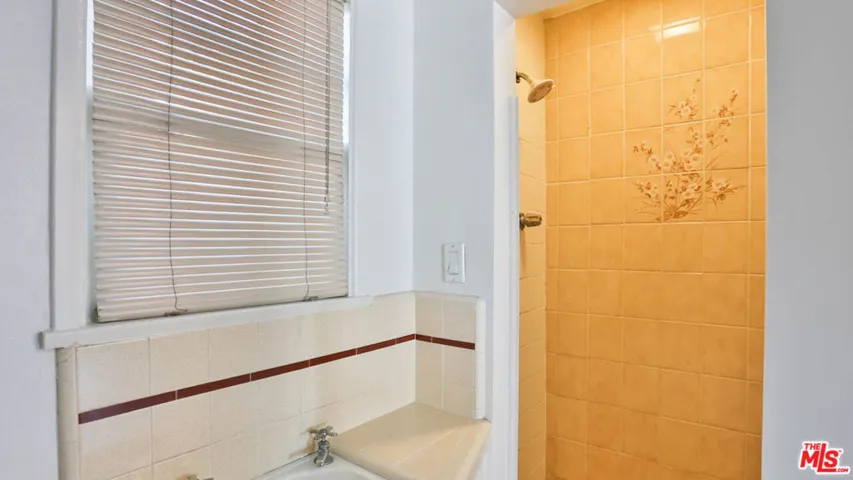 4843 Slauson Avenue, Maywood, California 90270