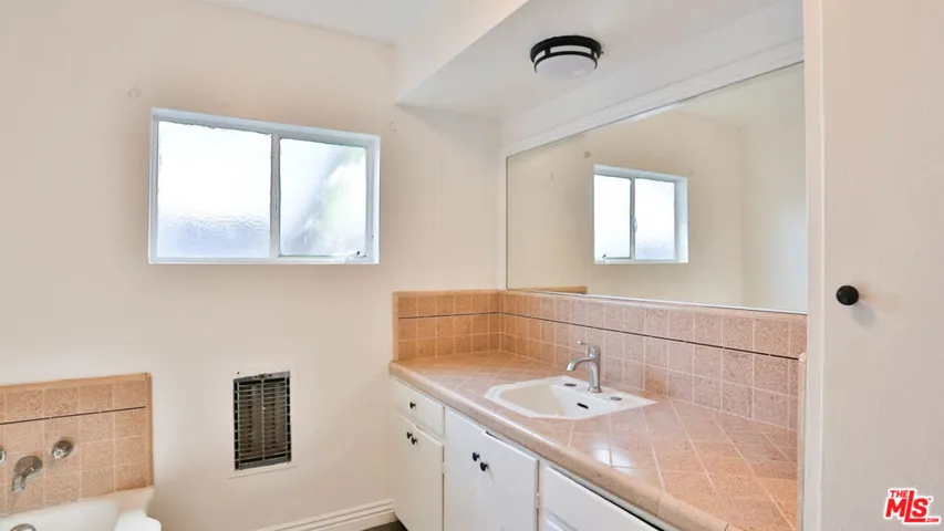 4843 Slauson Avenue, Maywood, California 90270