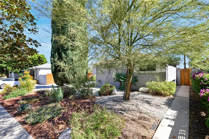 5412 Crebs Avenue, Tarzana, California 91356