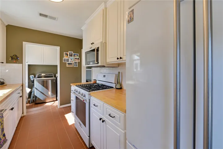 5412 Crebs Avenue, Tarzana, California 91356