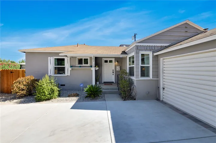 5412 Crebs Avenue, Tarzana, California 91356