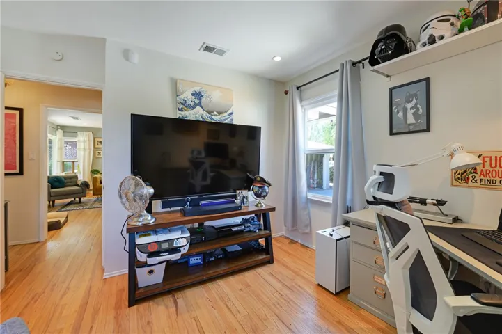 5412 Crebs Avenue, Tarzana, California 91356