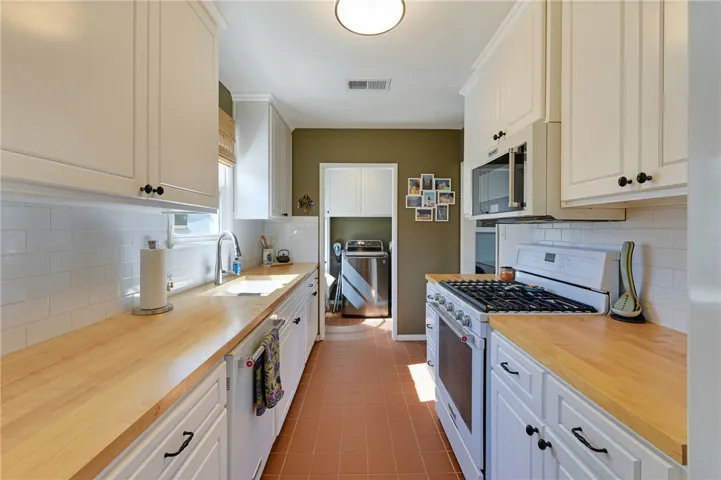 5412 Crebs Avenue, Tarzana, California 91356