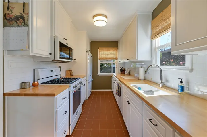 5412 Crebs Avenue, Tarzana, California 91356