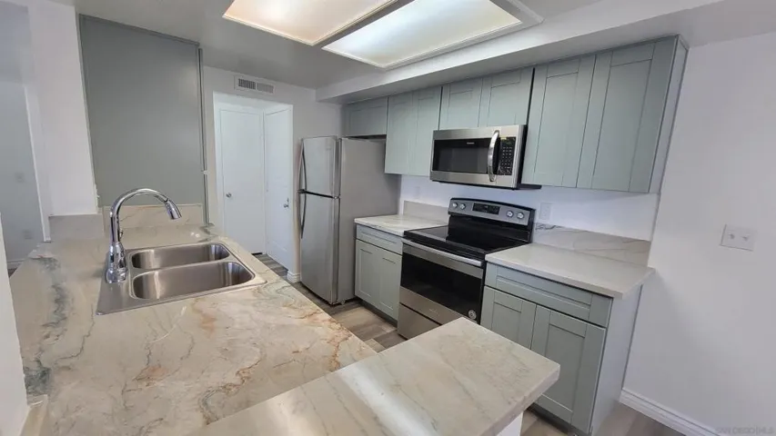 1010 E Washington Ave 83, Escondido, California 92025