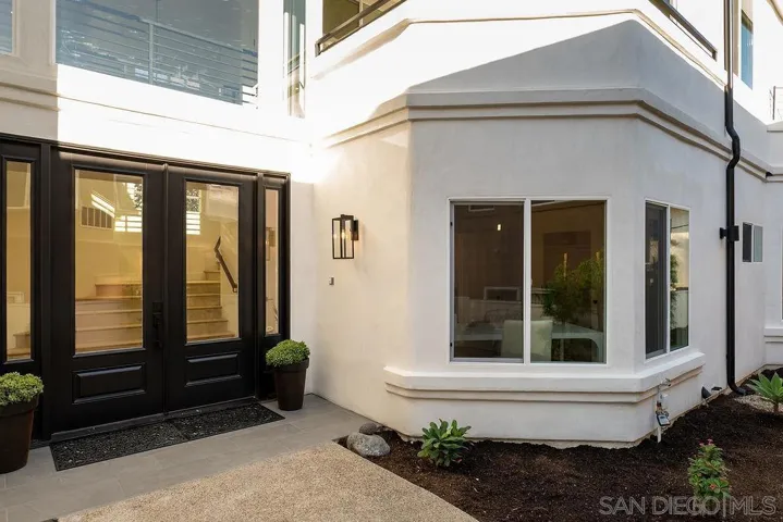 151 Redwood Avenue, Carlsbad, California 92008