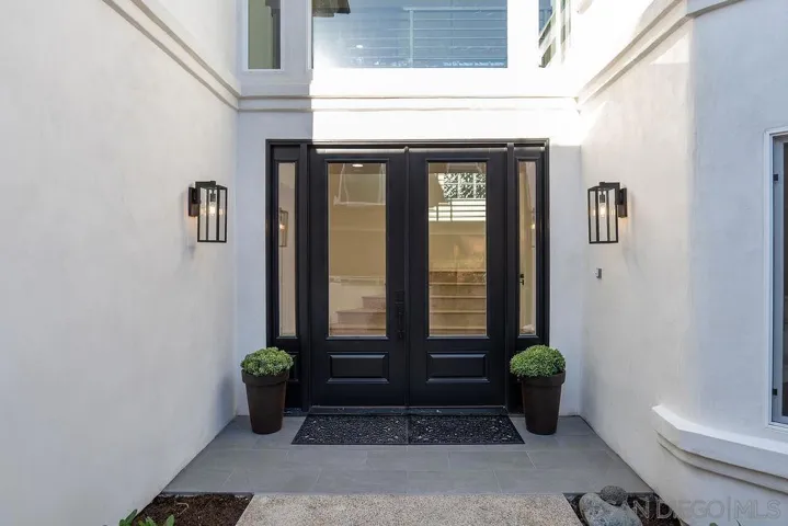151 Redwood Avenue, Carlsbad, California 92008