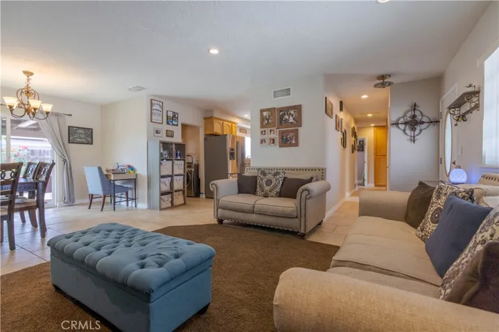 Living Room/Dining Area
