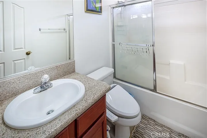 Upstairs full bath