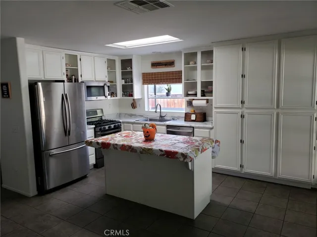 1563 Lakeview Street, Beaumont, California 92223