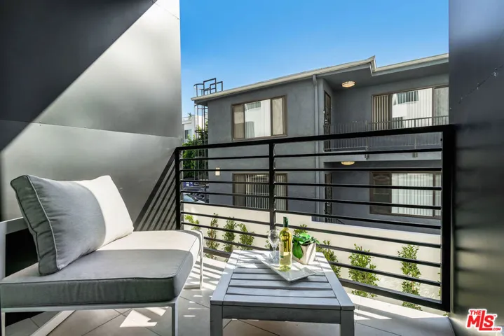 5927 W Como Court, Los Angeles, California 90035
