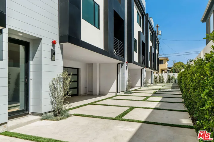5927 W Como Court, Los Angeles, California 90035