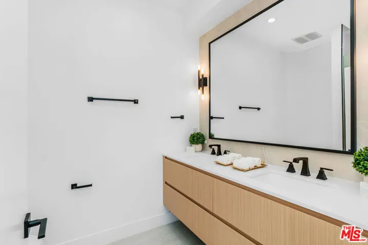 5927 W Como Court, Los Angeles, California 90035