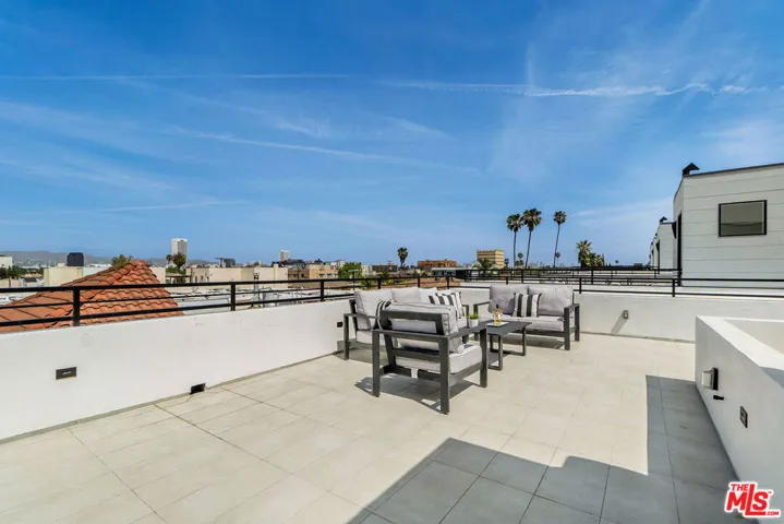 5927 W Como Court, Los Angeles, California 90035