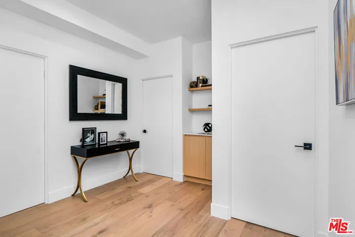 5927 W Como Court, Los Angeles, California 90035