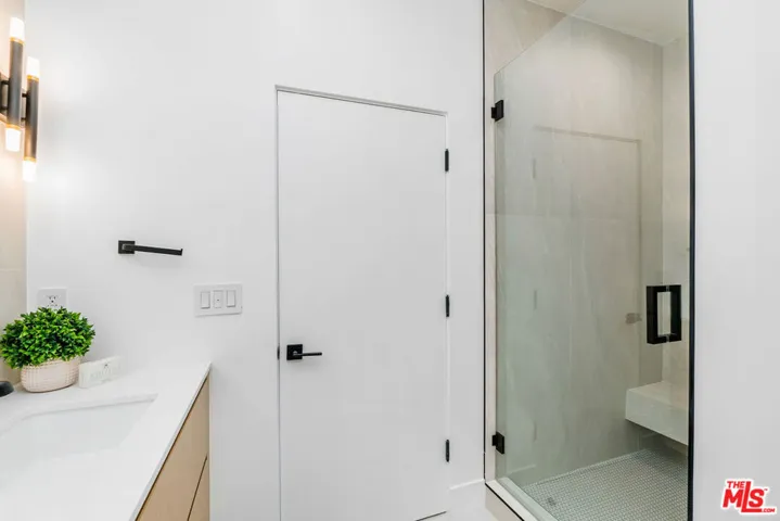 5927 W Como Court, Los Angeles, California 90035
