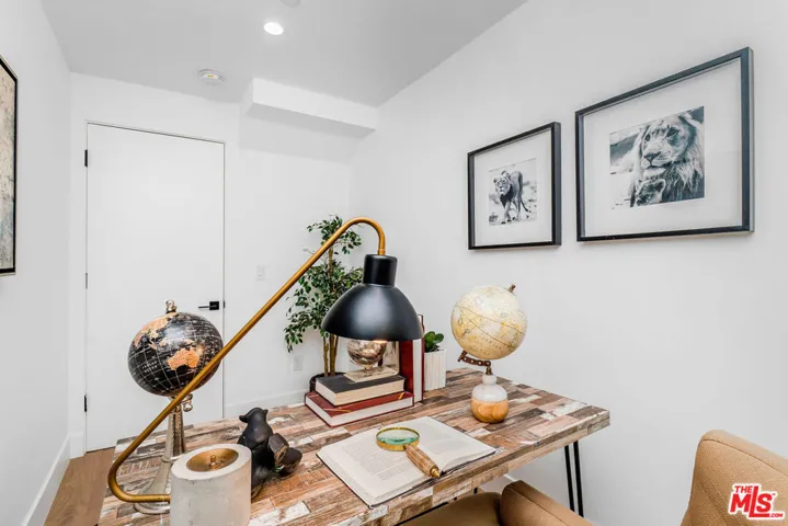 5927 W Como Court, Los Angeles, California 90035