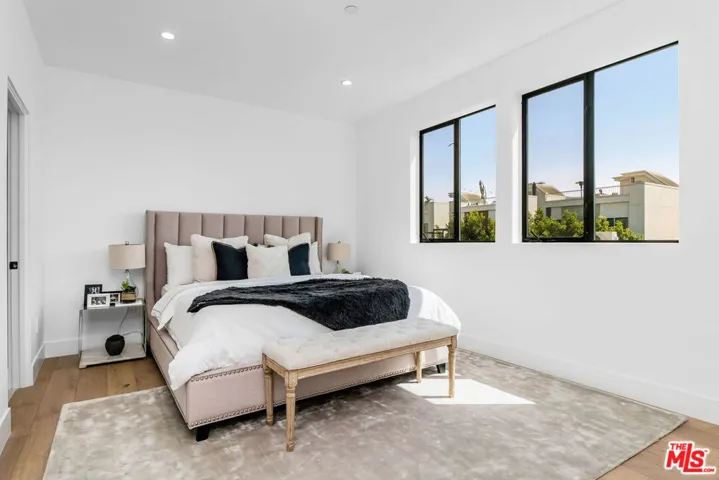 5927 W Como Court, Los Angeles, California 90035
