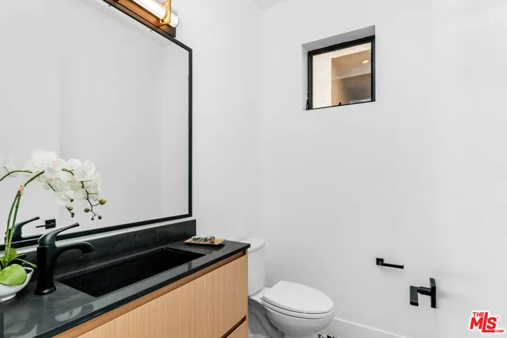 5927 W Como Court, Los Angeles, California 90035