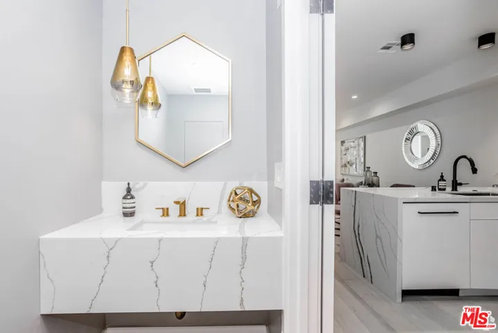 105 S Doheny Drive 205, Los Angeles, California 90048