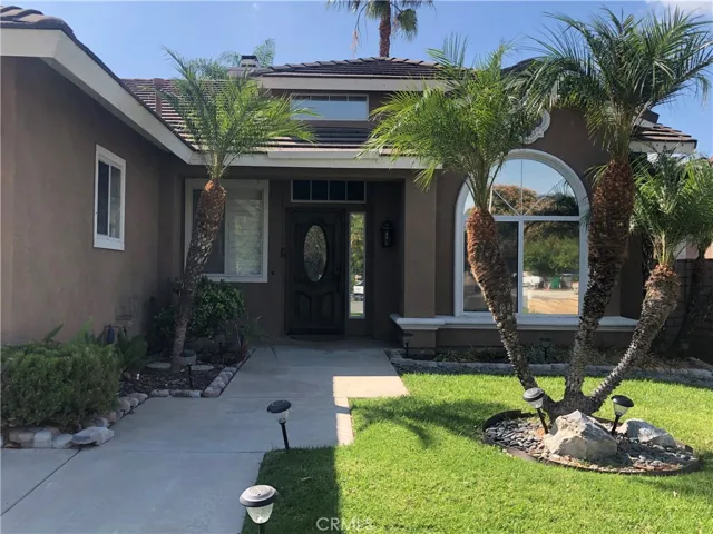 1042 Royal Oaks Circle, Corona, California 92882