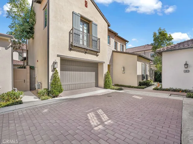 204 Villa Ridge, Irvine, California 92602