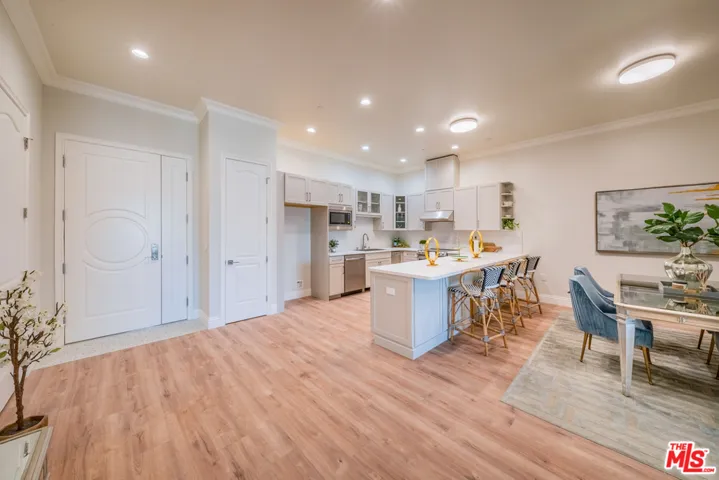 944 S Serrano Avenue 202, Los Angeles, California 90006