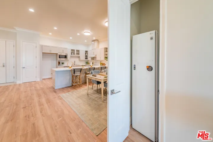 944 S Serrano Avenue 202, Los Angeles, California 90006
