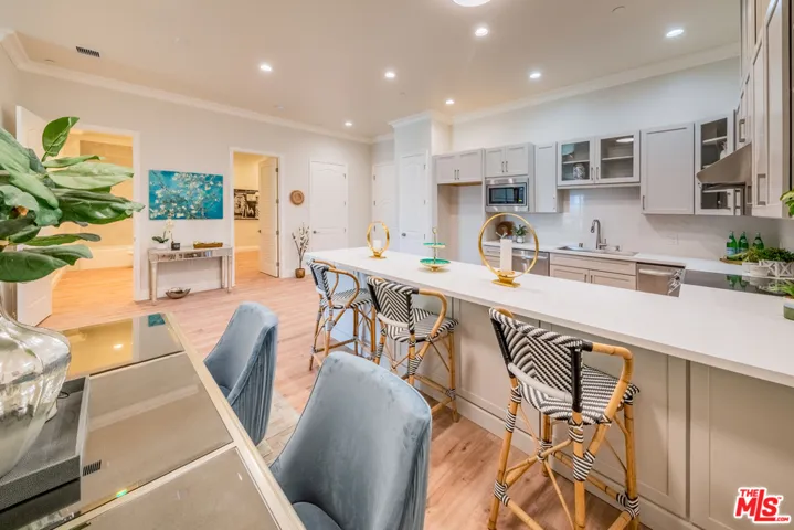 944 S Serrano Avenue 202, Los Angeles, California 90006