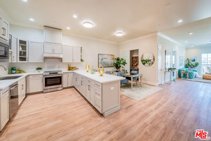 944 S Serrano Avenue 202, Los Angeles, California 90006