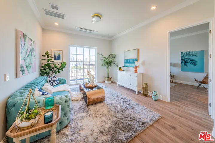 944 S Serrano Avenue 202, Los Angeles, California 90006