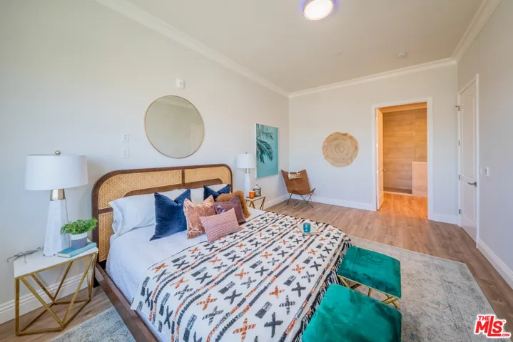 944 S Serrano Avenue 202, Los Angeles, California 90006