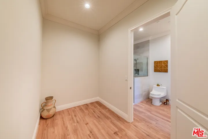 944 S Serrano Avenue 202, Los Angeles, California 90006