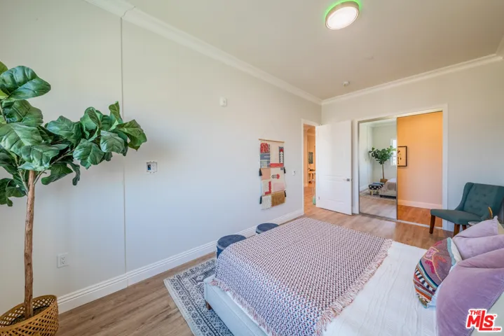 944 S Serrano Avenue 202, Los Angeles, California 90006