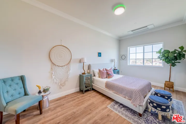 944 S Serrano Avenue 202, Los Angeles, California 90006