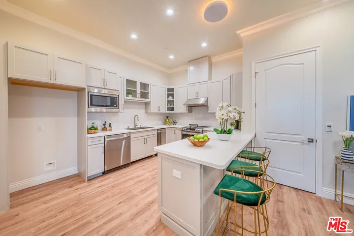 944 S Serrano Avenue 307, Los Angeles, California 90006