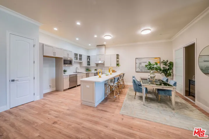 944 S Serrano Avenue 204, Los Angeles, California 90006