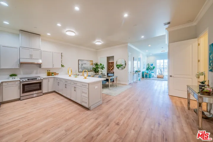 944 S Serrano Avenue 204, Los Angeles, California 90006