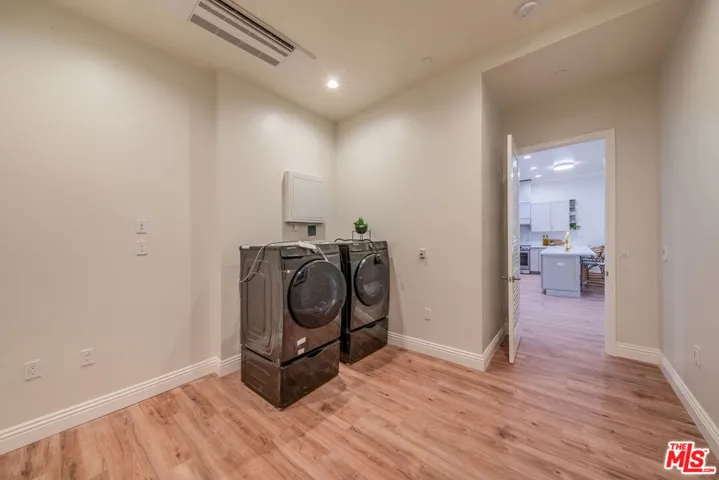 944 S Serrano Avenue 204, Los Angeles, California 90006
