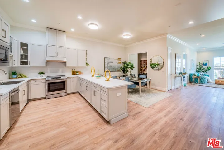 944 S Serrano Avenue 204, Los Angeles, California 90006