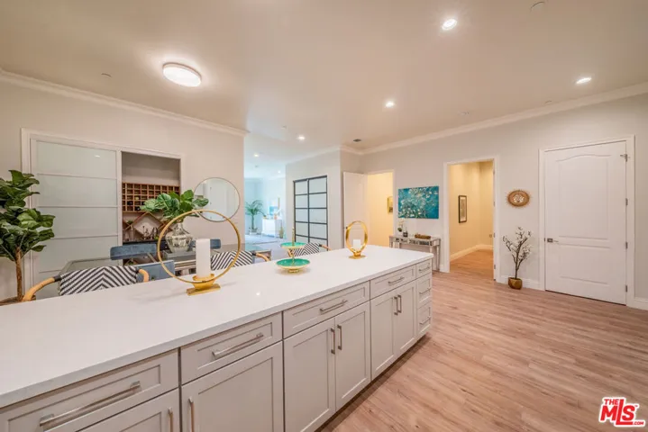 944 S Serrano Avenue 204, Los Angeles, California 90006
